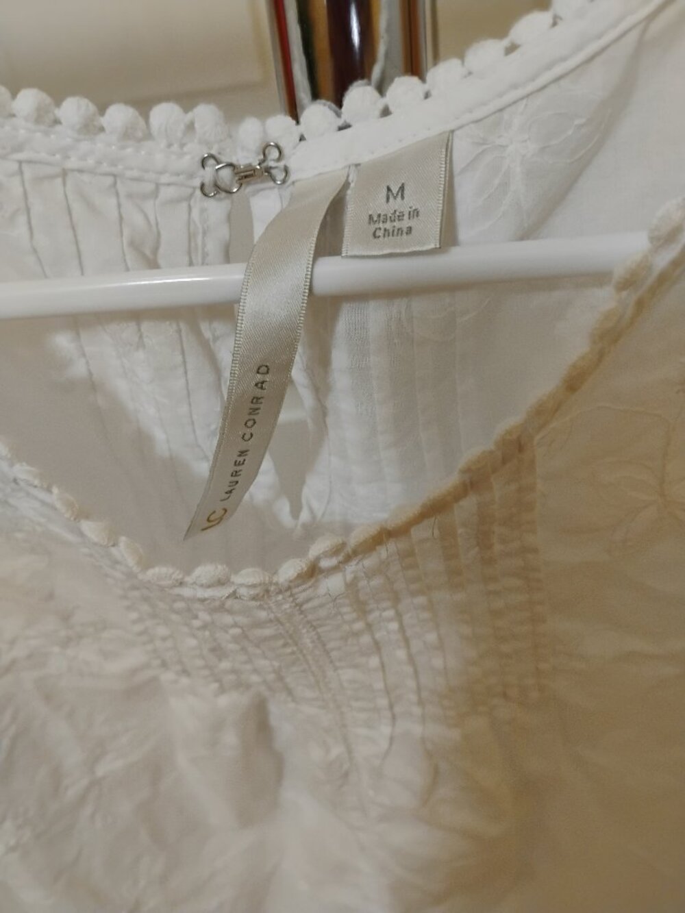 LC White Embroidered Sleeveless Peplum Blouse - Picture 2 of 6